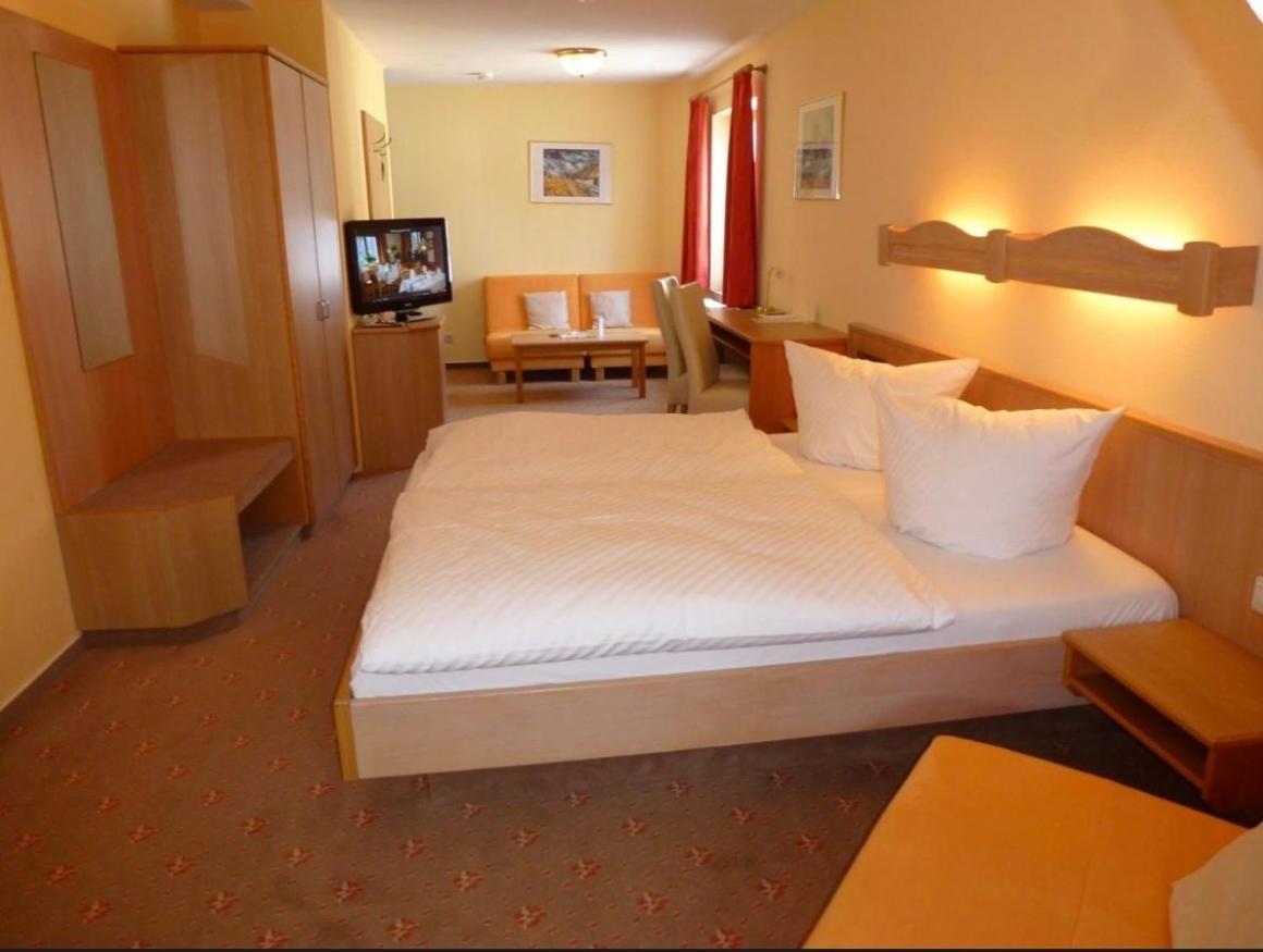 Hotel Gasthof Baeren Вайнгартен Екстериор снимка