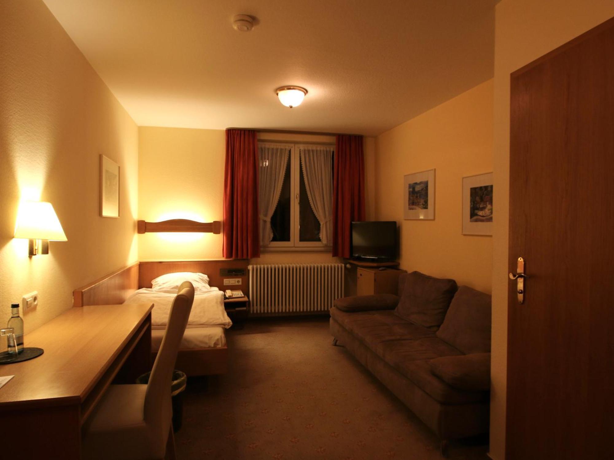 Hotel Gasthof Baeren Вайнгартен Екстериор снимка