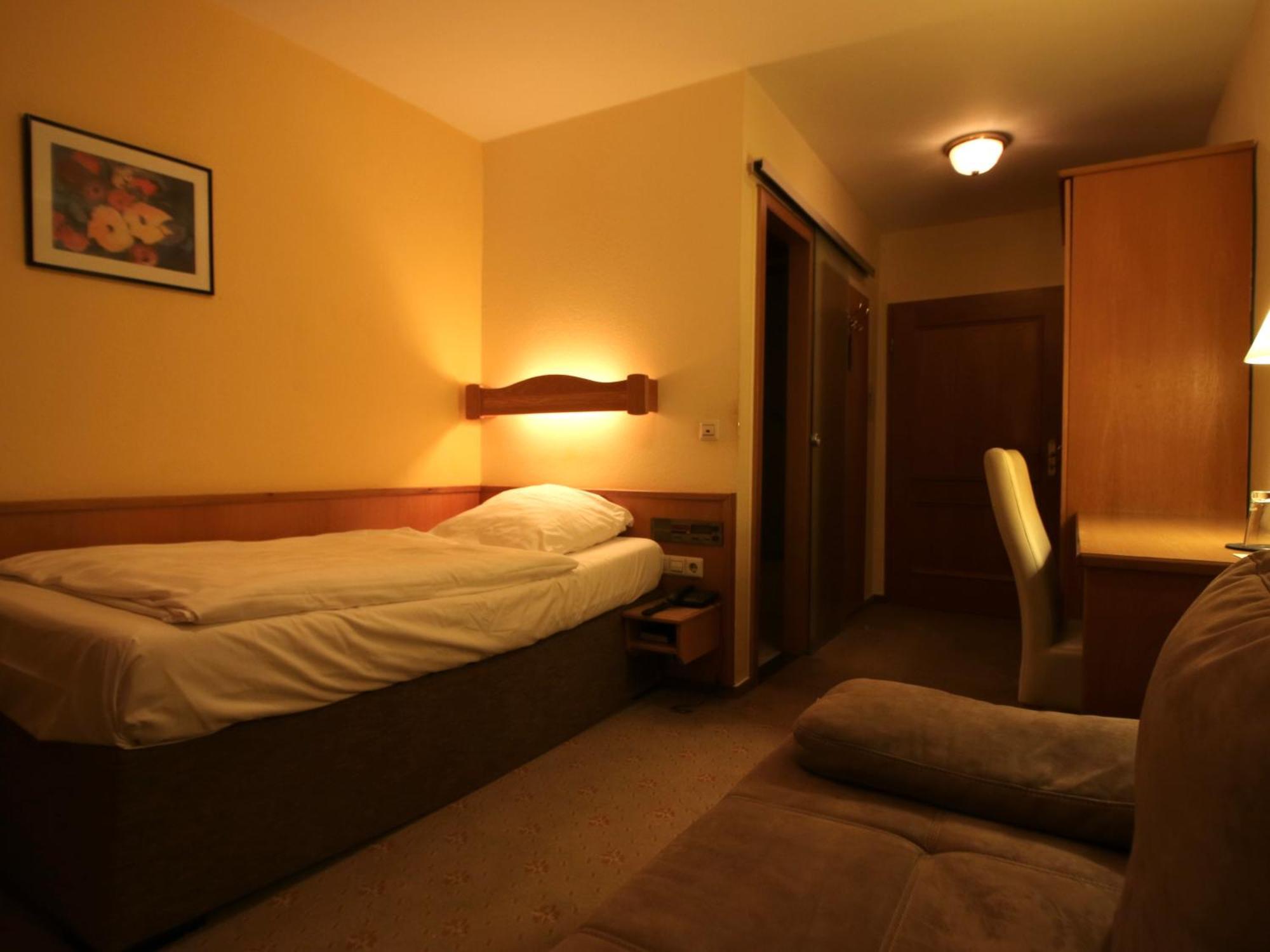 Hotel Gasthof Baeren Вайнгартен Екстериор снимка